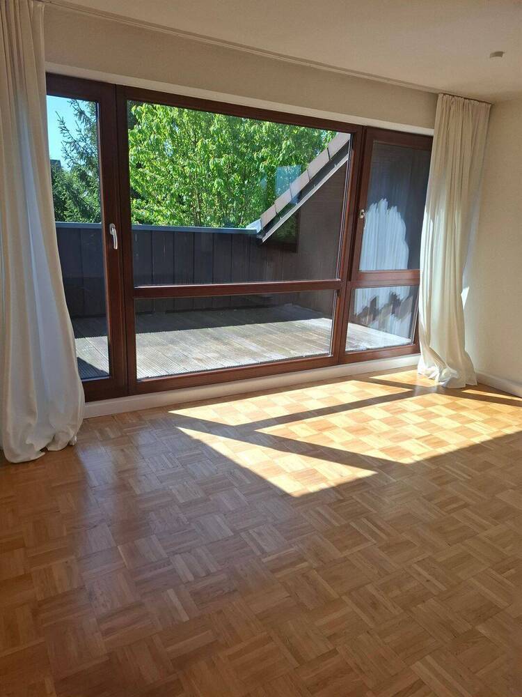 tolle Dachgeschoßwohnung mit schöner Einbauküche und Loggia