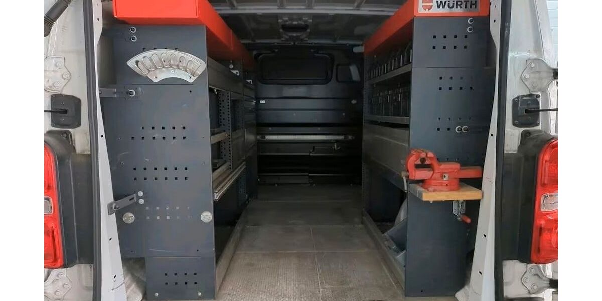 Opel Vivaro 79.964 km 14.999 &euro; München 81825