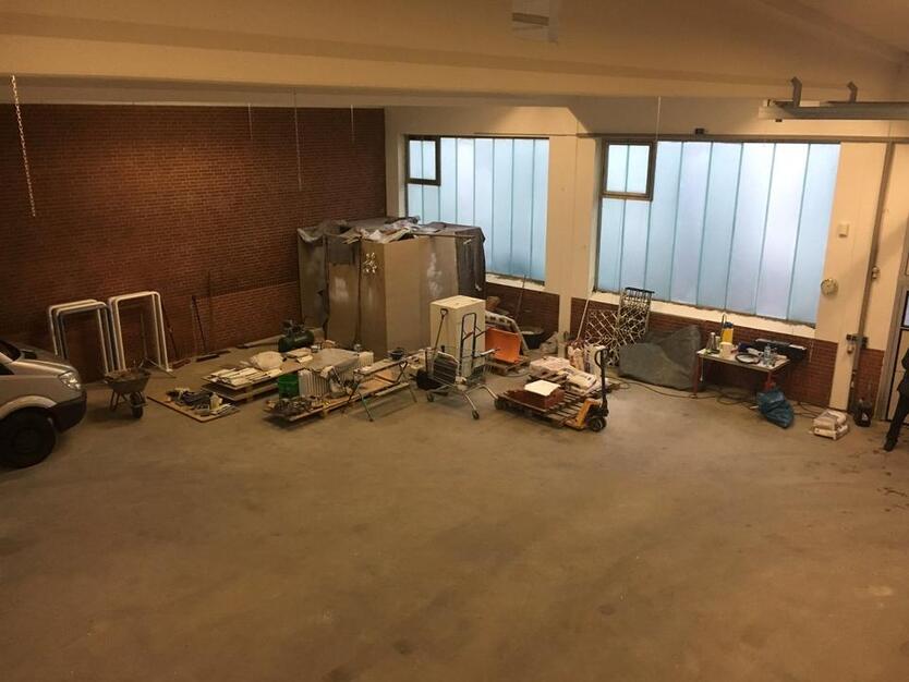 Renovierte Lagerfläche in guter Lage mit Sektionaltor und Büro zimmer