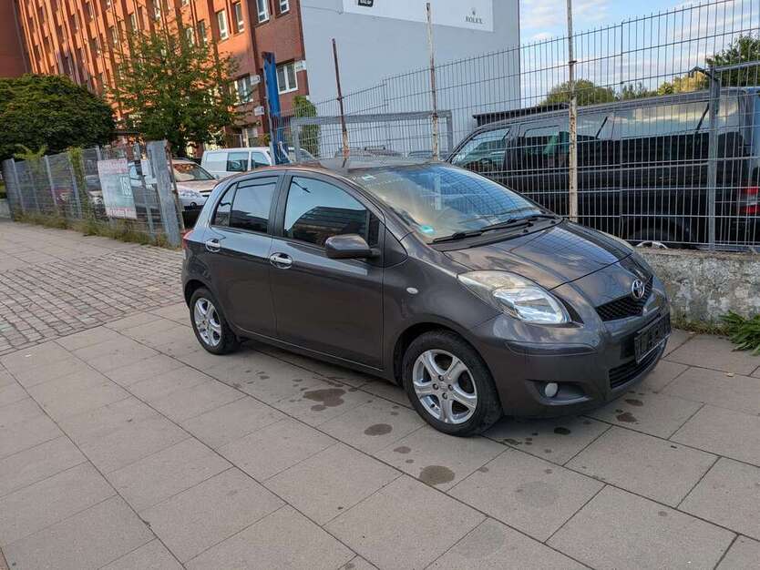 Toyota Yaris 208.000 km 2.850 € Hamburg 20097