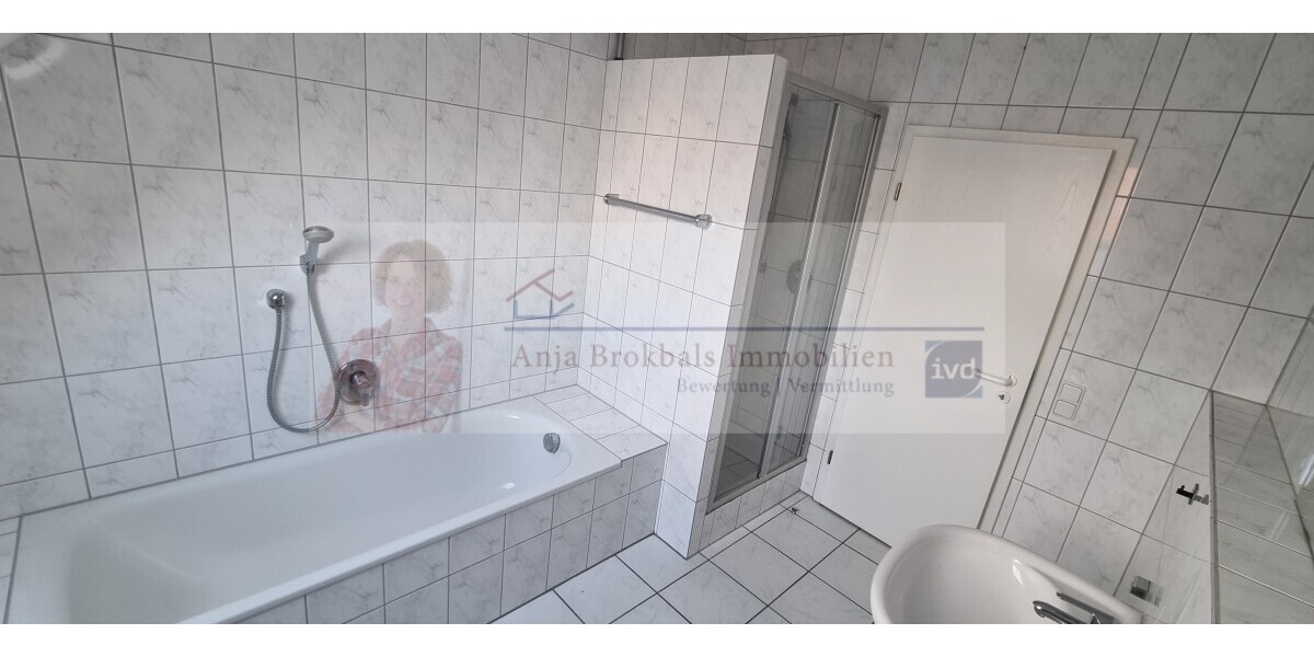 Platz für Auto und Motorrad: DHH, gr. Garage, ruhige Innenstadtlage - provisionsfrei für Käufer in Gütersloh - Doppelhaushälfte Gütersloh | Angebot:26794429
