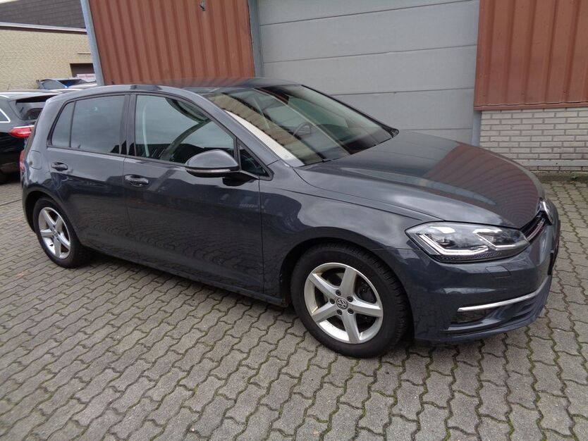 VW Golf 137.902 km 12.500 € Hamburg 22399