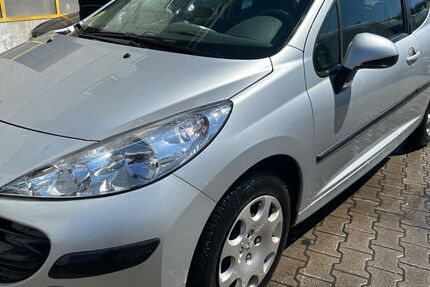 Peugeot 207 104.915 km 2.499 &euro; Oelsnitz 09376