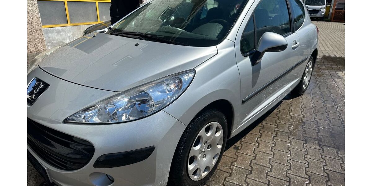 Peugeot 207 104.915 km 2.499 &euro; Oelsnitz 09376