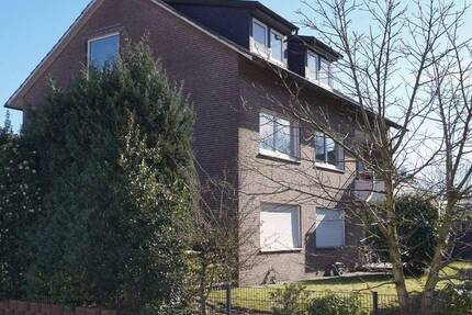 RESERVIERT!! Attraktives 3-Familienhaus mit Entwicklungspotenzial in guter Lage – Jetzt investieren & Zukunft sichern! 8 zimmer