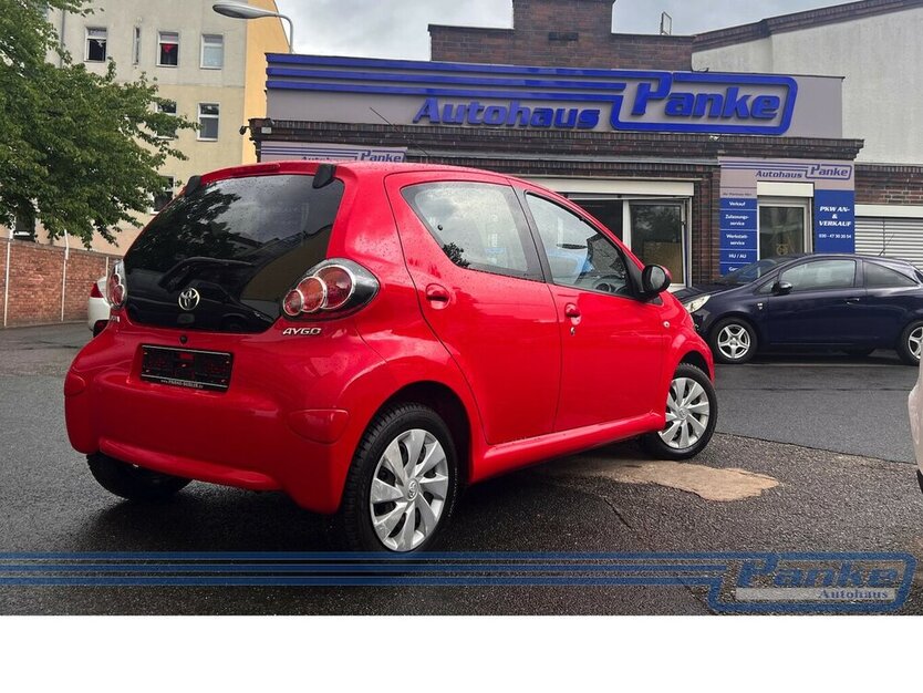 Toyota Aygo Cool Go 5trg*NAV*BT*Klima*LED*USB*Allwetter 119.619 km 5.890 € Berlin 13187