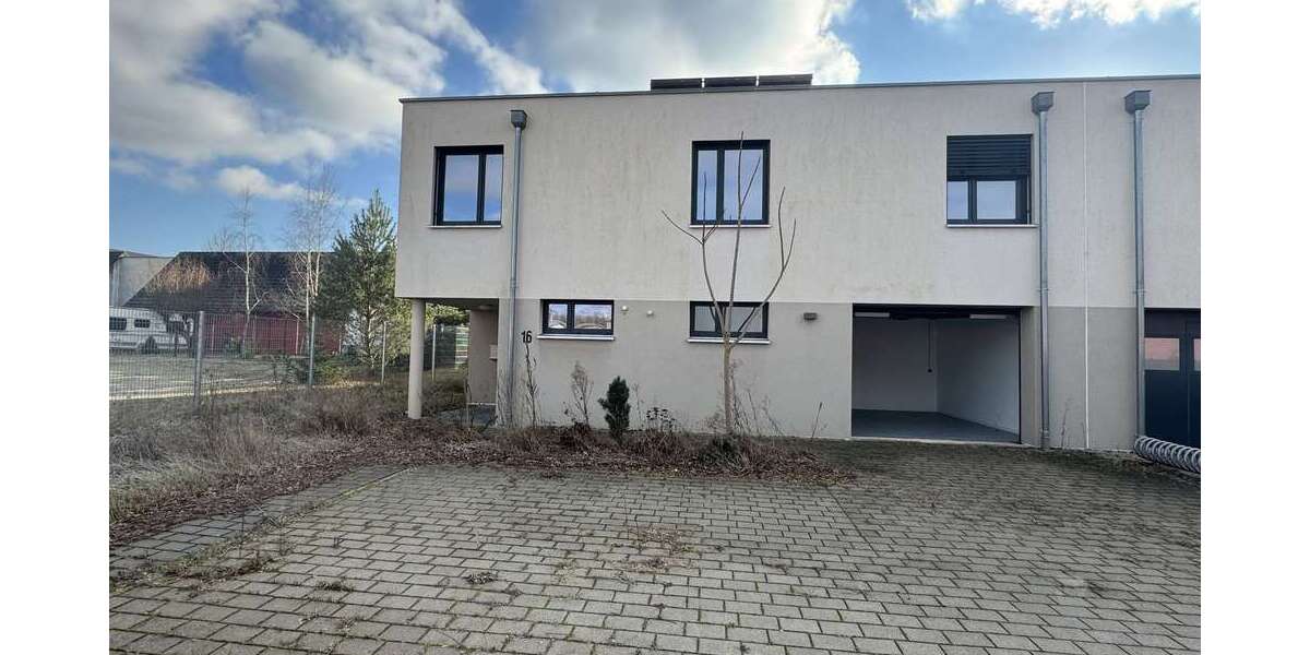 Modernes Reihenendhaus mit Wohn- und Gewerbeanteil + Garten, Garage & 3 Stellplätzen in Rheinstetten 6 zimmer