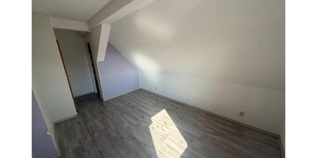 Dachgeschoßwohnung Südliches Anhalt - 3 Zimmer, 73 m&sup2;, 400&euro; | Angebot:26200051