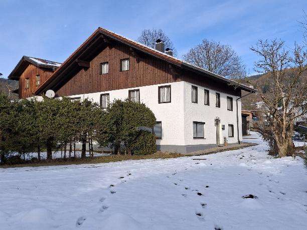 Einfamilienhaus Bodenmais - 8 Zimmer, 208 m&sup2;, 145.000&euro; | Angebot:23848526