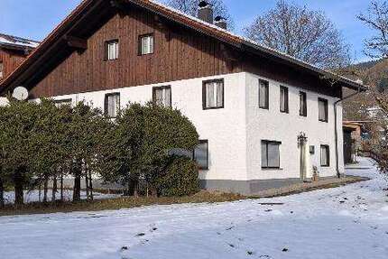 Haus Bodenmais - 8 Zimmer, 208 m&sup2;, 145.000&euro; | Angebot:23848526