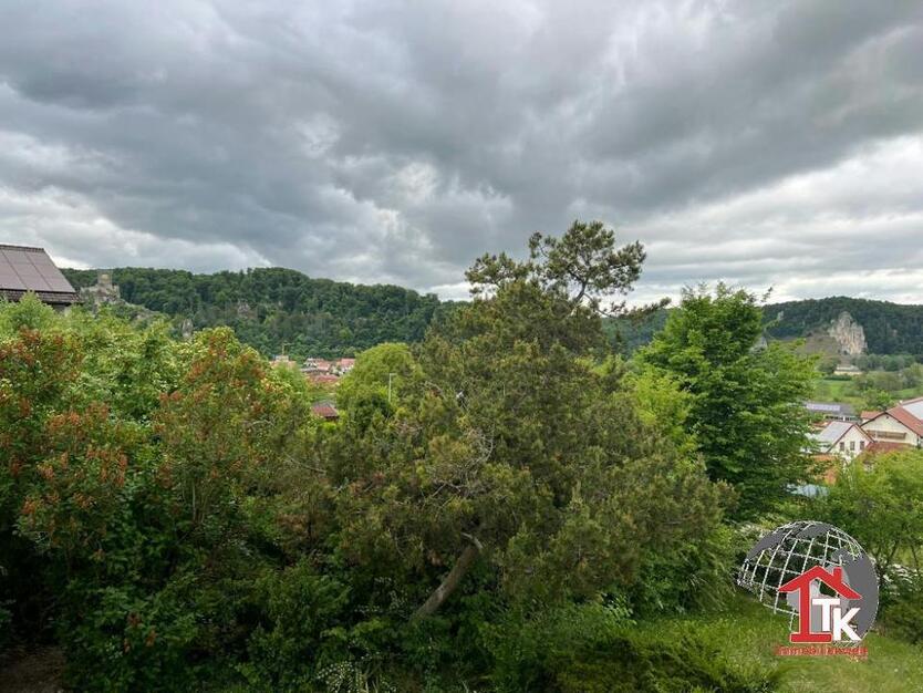 Stielvoll wohnen mit Aussicht - 4 Zimmer Wohnung in toller Lage in Wellheim zu vermieten.