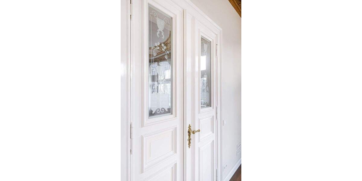 HAUS FEUERLAND: Historisches Wohn- und Geschäftshaus 5 zimmer