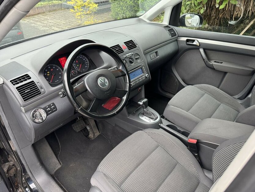 VW Touran 1.6 FSI Highline 7 Sitze SR+WR eGSD DSG ? 213.000 km 1.300 € Erftstadt 50374