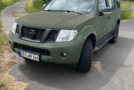 Nissan Pathfinder 142.400 km 15.990 &euro; Waldershof 95679