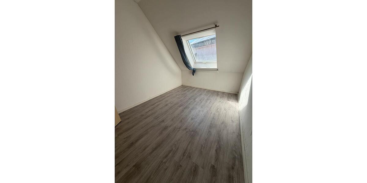 Dachgeschoßwohnung Cloppenburg - 5 Zimmer, 105 m&sup2;, 1.200&euro; | Angebot:26409056