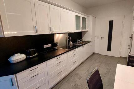 Haus Stuhr - 3 Zimmer, 150 m&sup2;, 1.650&euro; | Angebot:24347323