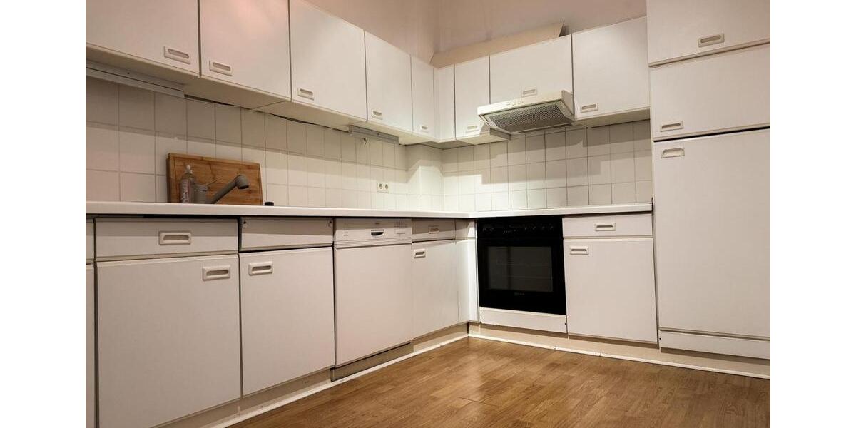 Altbauwohnung mit 4 Zimmern in der Innenstadt - Wg geiegnet 4 zimmer