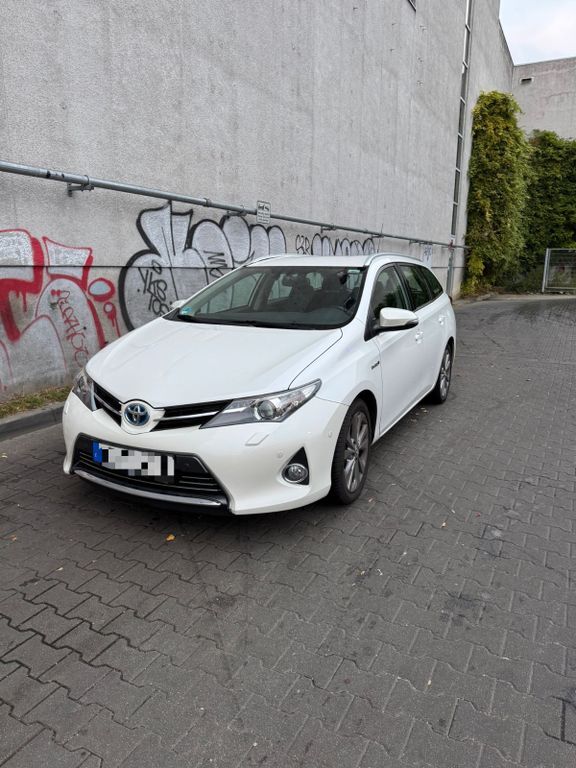 Toyota Auris 184.000 km 9.000 € Berlin 12049