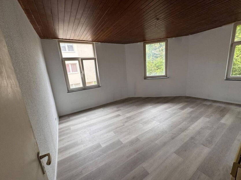 Frisch renovierte 4-Zimmer-Wohnung für Großfamilie