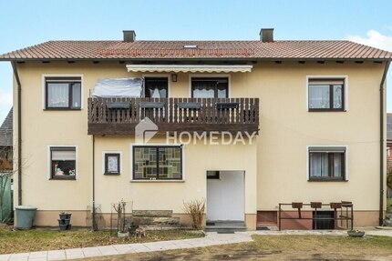 Großzügig & vielseitig: Zweifamilienhaus mit Garten, 2 Garagen und Balkonen in Krondorf