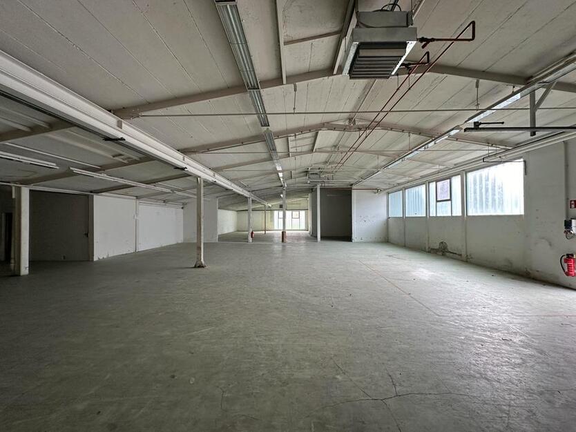 ca. 600 m² Lager-Produktionsflächen in Kirchheim zimmer