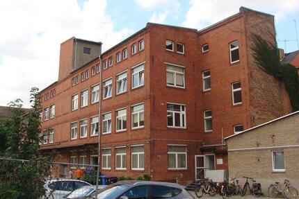 Vermiete Gewerbe- Bürorraum in einem Gewerbehof in Weißenfels zimmer