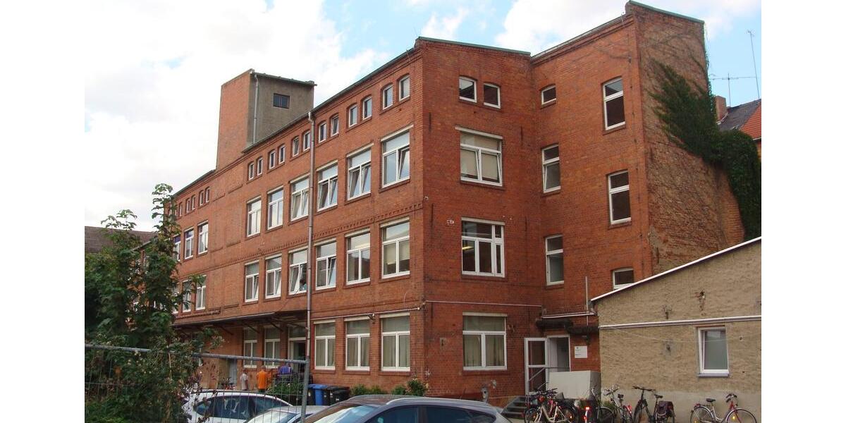 Vermiete Gewerbe- Bürorraum in einem Gewerbehof in Weißenfels zimmer