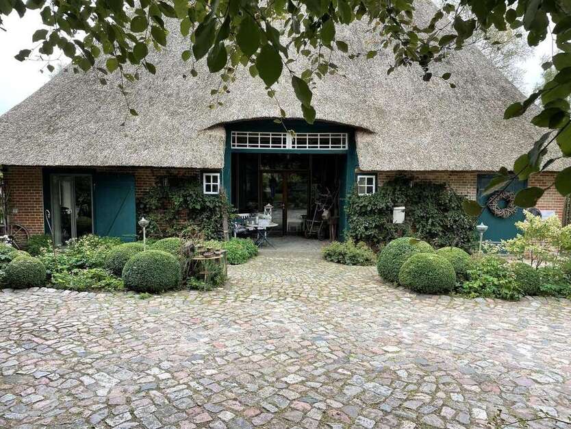 Haus zum Kaufen in Beschendorf 1.320.000 € 312 m² 12 zimmer