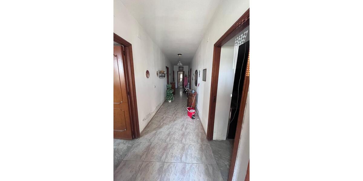 Erdgeschoßwohnung Tuttlingen - 4 Zimmer, 180 m&sup2;, 25.000&euro; | Angebot:27081577