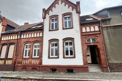 Haus Tangermünde - 9 Zimmer, 270 m&sup2;, 215.000&euro; | Angebot:23959464