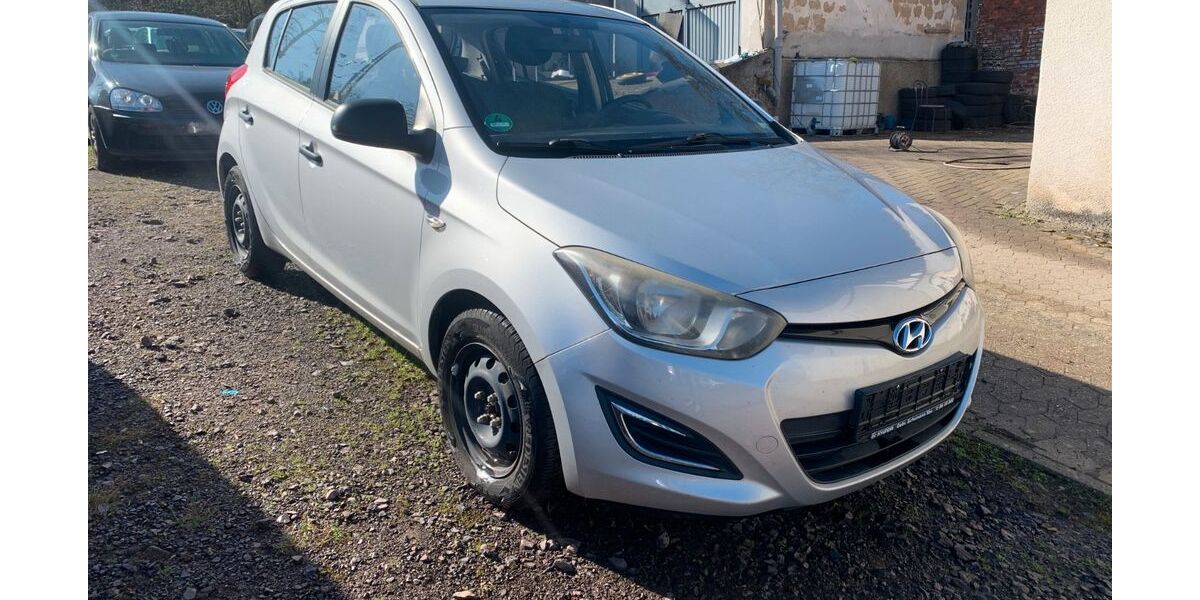 Hyundai i20 135.000 km 2.799 &euro; Völklingen 66333