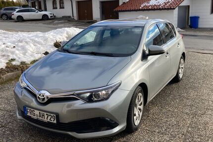 Toyota Auris 68.200 km 9.800 &euro; Giengen 89537