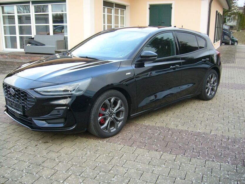 Ford Focus 31.700 km 22.900 € Ichenhausen 89335