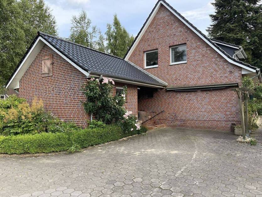 GROSSZÜGIGES Einfamilienhaus IN RUHIGER LAGE