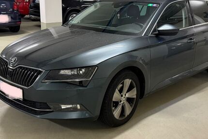 Skoda Superb 139.500 km 16.000 &euro; Berlin 12167