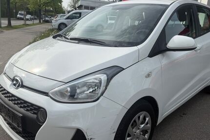 Hyundai i10 9.300 km 7.900 &euro; München 81829