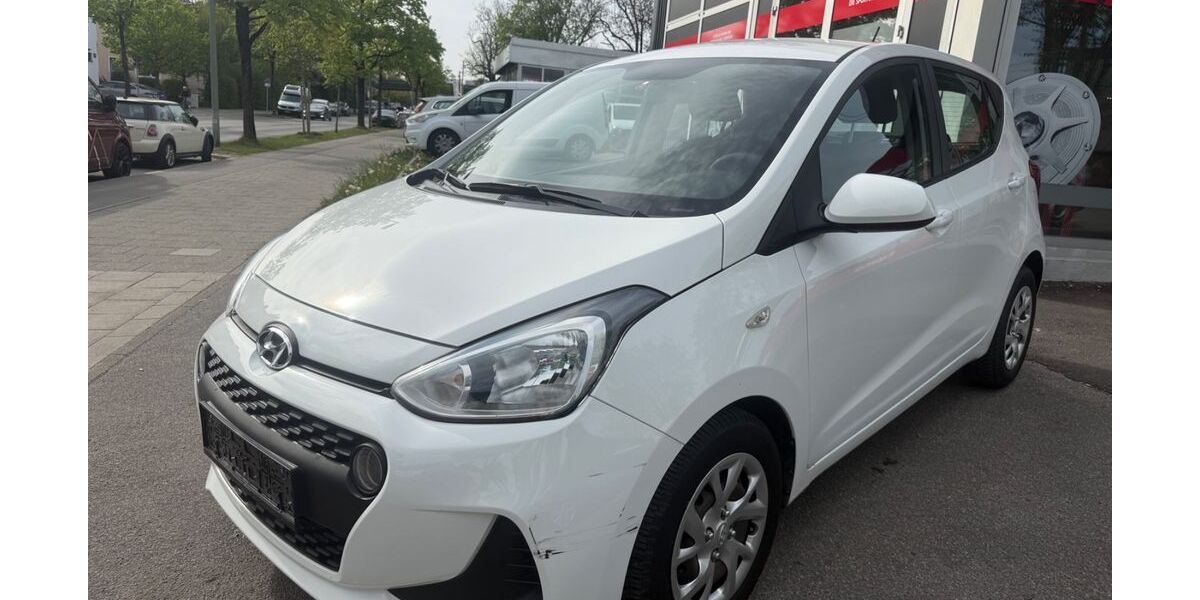 Hyundai i10 9.300 km 7.900 &euro; München 81829
