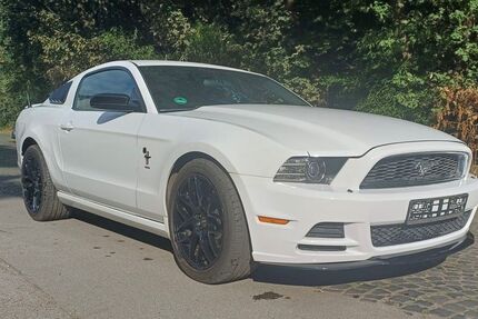 Ford Mustang 131.000 km 14.000 &euro; Duisburg 47138