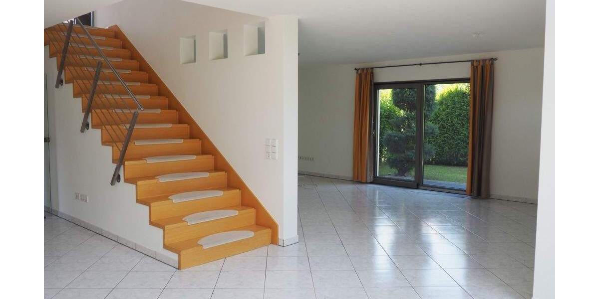 Einfamilienhaus Oberkirch - 6 Zimmer, 235 m&sup2;, 2.350&euro; | Angebot:25279516