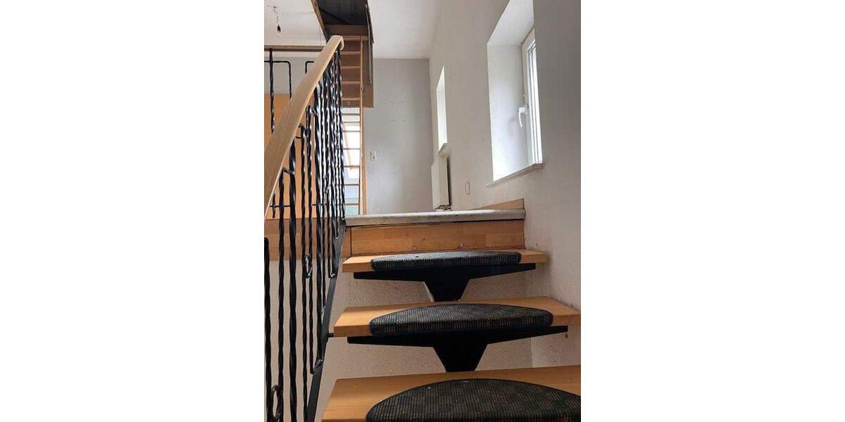 Grosses EFH, 4 Zi., 120 qm, 795 qm Grund, 1.250 € NKM 4 zimmer