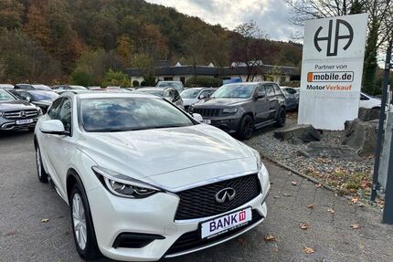 INFINITI Q30