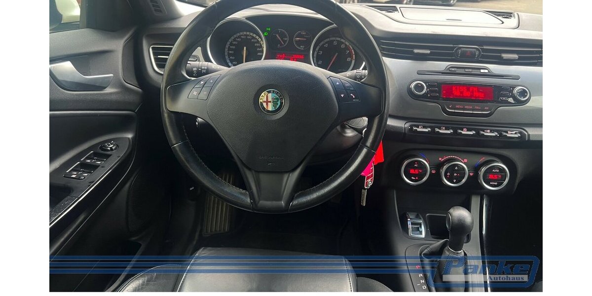 Alfa Romeo Giulietta 1.4 TB Turismo Aut.*BT*SHZ*Leder*Xenon 200.000 km 5.990 &euro; Berlin 13187