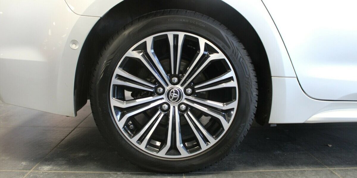 Toyota Corolla 2.0 Touring Sports Hybrid Team Deutschland 77.720 km 21.980 &euro; Euskirchen 53881