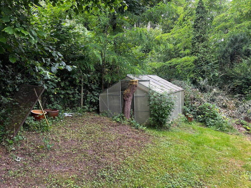 Grüne Oase in Gerlingen: Gartengrundstück (1.967 m²) mit Hütte, Wasser & viel Platz