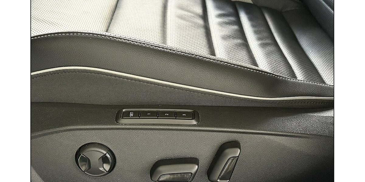 VW Golf VIII GTD LED Pano Kamera VirtualCockpit ACC 49.999 km 33.990 &euro; Stade 21682