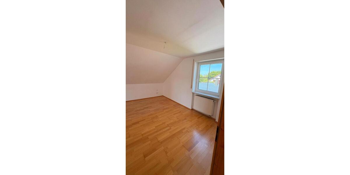 Dachgeschoßwohnung Nördlingen - 3 Zimmer, 90 m&sup2;, 980&euro; | Angebot:26297646