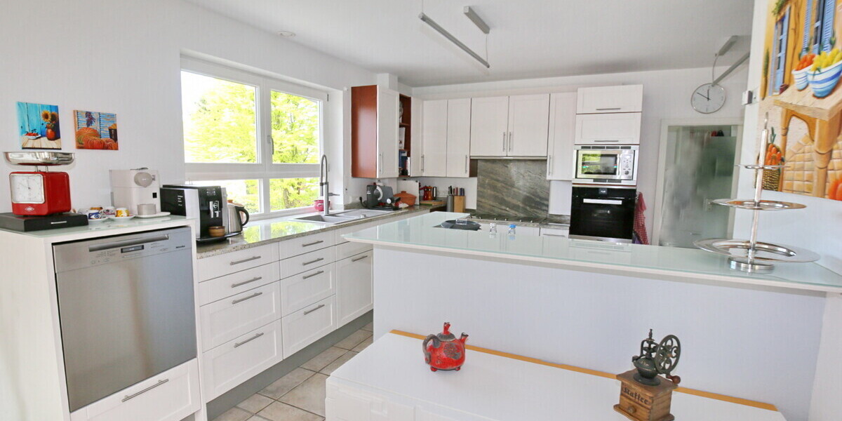 Luxuriöses Wohnhaus mit vermieteter Hausarztpraxis - Mehrfamilienhaus, Wohnhaus Ottersweier | Angebot:26918523