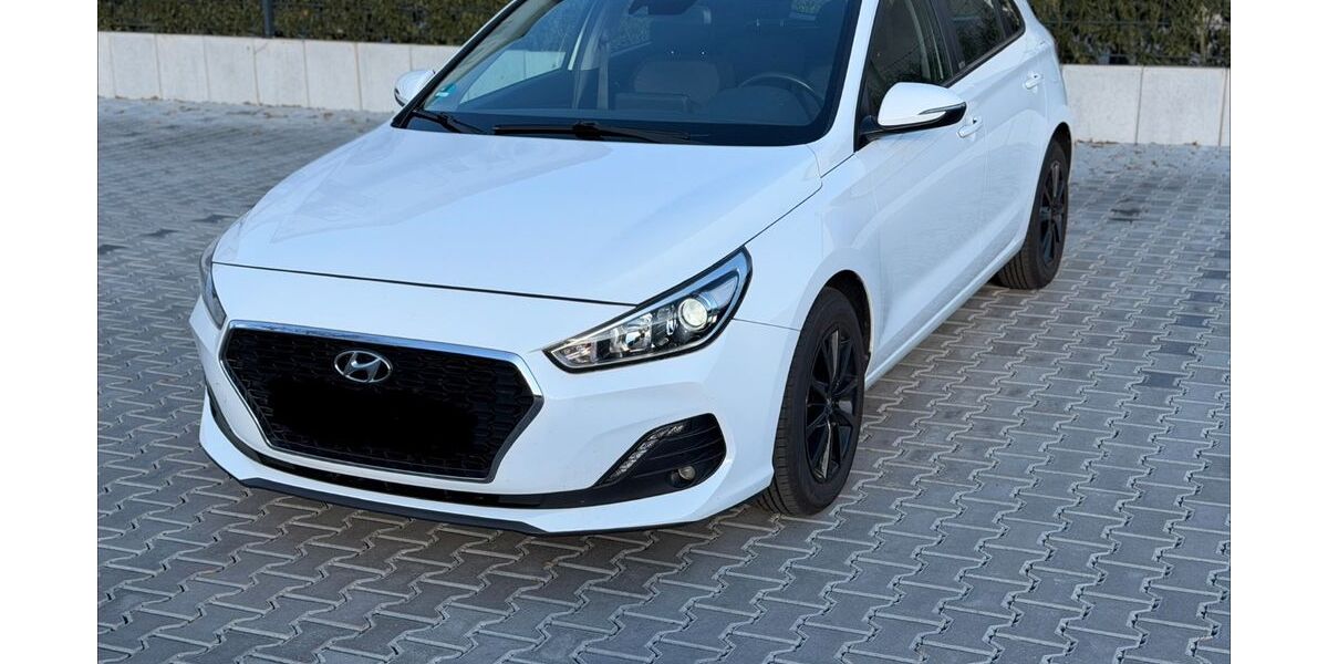 Hyundai i30 82.000 km 11.700 &euro; Karben 61184