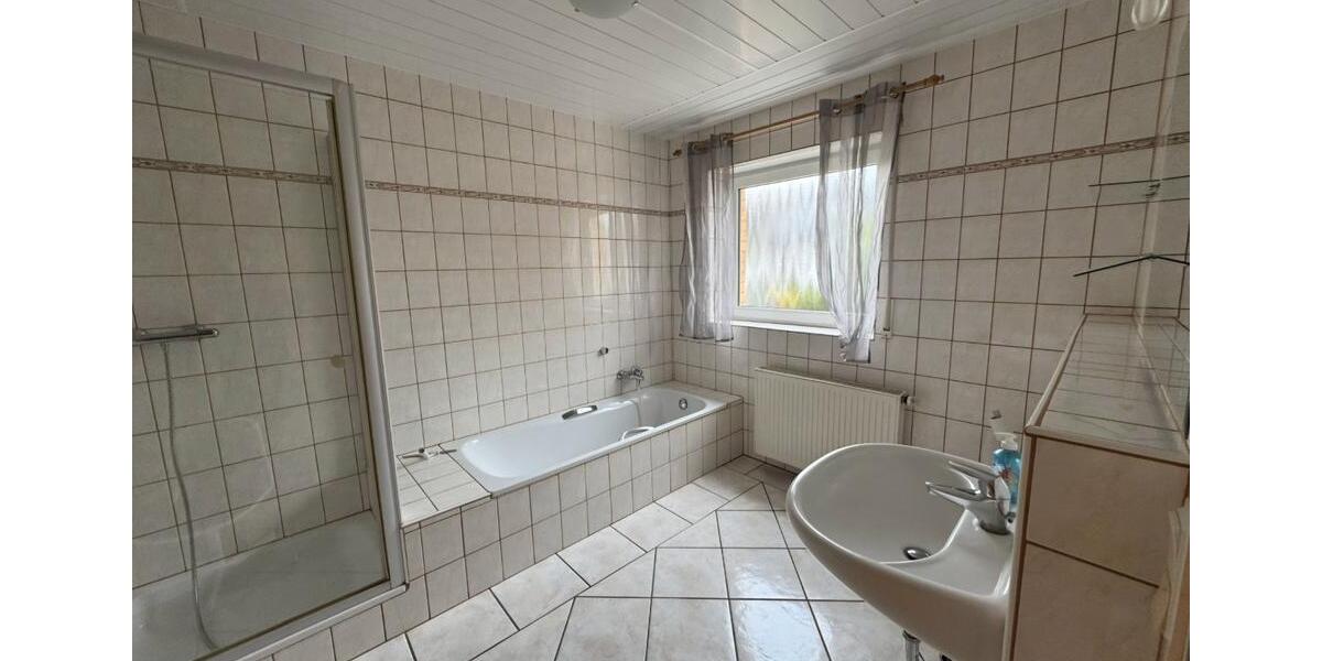 Einfamilienhaus Borgentreich - 8 Zimmer, 200 m&sup2;, 1.750&euro; | Angebot:26314341