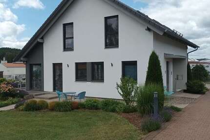 Haus zum Kaufen in Nordrhein-Westfalen - Bad Lippspringe 415.411 € 143 m² 5 zimmer